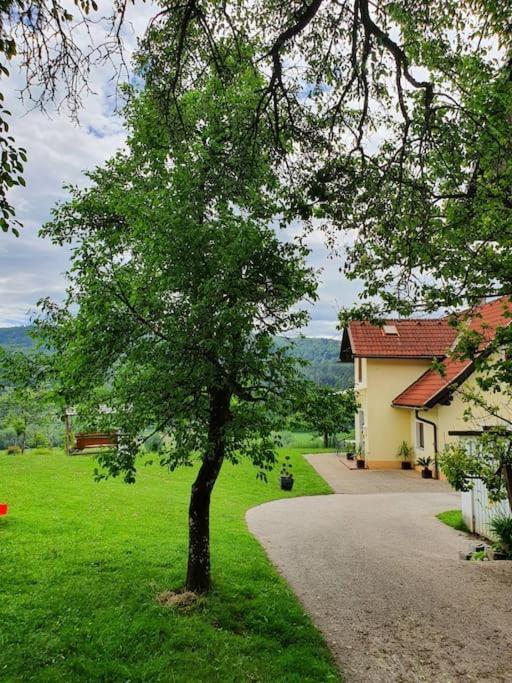 Charmantes Ferienhaus In Bester Lage Keutschach am See Extérieur photo